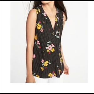 🦋NWT Old Navy black with floral blouse Sz. M🦋